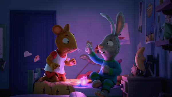 Bild 1 von 3: Pip übernachtet bei Posy, aber wie viel Licht jede/jeder zum einschlafen braucht muss noch ausdiskutiert werden.© ZDF/Magic Light Pictures LTD 2021 - Honorarfreie Verwendung gemäß AGB im redaktionellen Zusammenhang mit genannter Sendung bei Nennung \