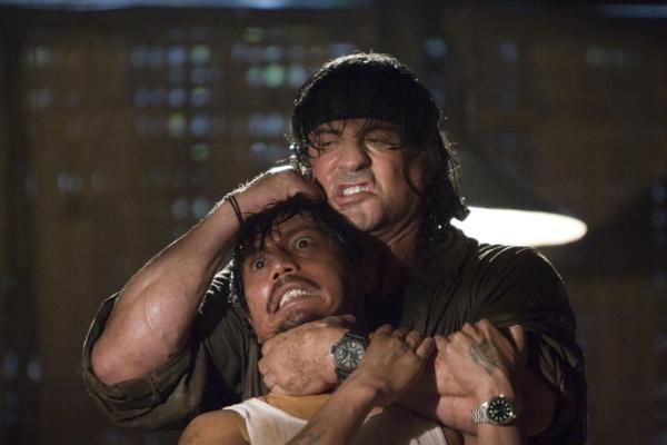 Bild 1 von 7: Ohne viele Worte erledigt er einen Feind nach dem anderen: Rambo (Sylvester Stallone, r.) ...