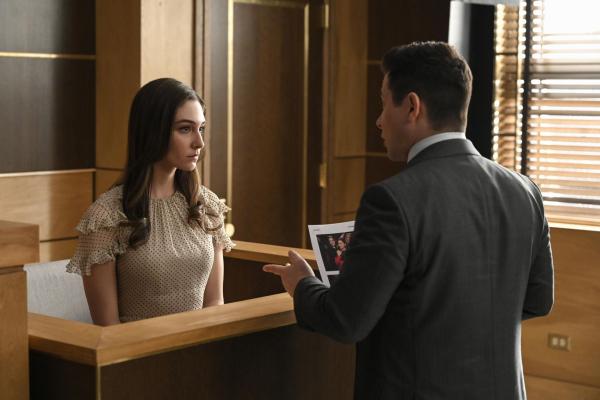 Bild 1 von 14: Sonya Waliczek (Holiday Kriegel, l.); Benny Colón (Freddy Rodriguez, r.)