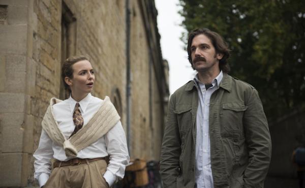 Bild 1 von 6: Villanelle (Jodie Comer, l.); Niko Polastri ( Owen McDonnell, r.)