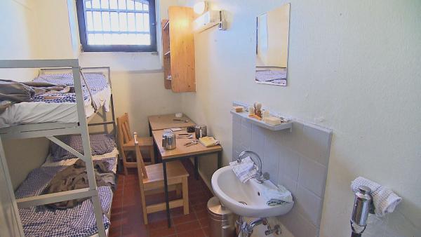 Bild 1 von 3: Trotz der großen Anzahl der Inhaftierten, geht es in der JVA Wittlich friedlich zu. Dies ist unter anderem der baulichen Abkehr vom klassischen panoptischen Prinzip zu verdanken.