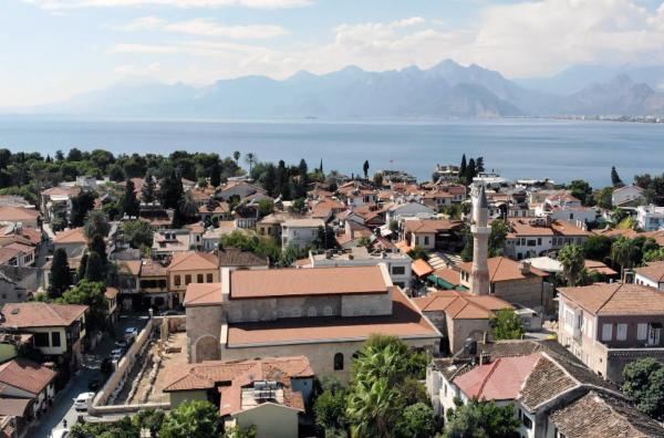 Bild 1 von 4: Antalya, ein Paradies am Mittelmeer, steht seit Jahrhunderten für den Wunsch nach ?Dolce Vita? und repräsentiert heute den kulturellen und wirtschaftlichen Reichtum der Türkei.