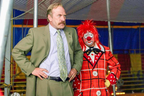Bild 1 von 9: Im Bild (v.li.): Ted Levine (Capt. Leland Stottlemeyer), Lance Krall (Floppy der Clown).