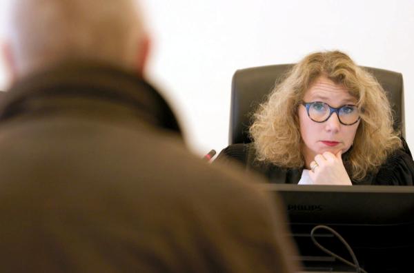 Bild 1 von 3: Ombeline Mahuzier, Präsidentin des Gerichts von Colmar, hat sich intensiv mit dem Thema ?Häusliche Gewalt? befasst und entscheidend zur Weiterentwicklung von Strategien im Umgang mit dieser Problematik beigetragen.