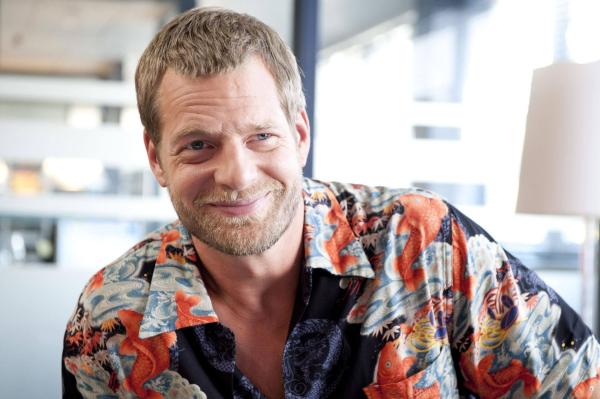 Bild 1 von 36: (3. Staffel) - Hat einen Nebenbuhler und eine neue Kollegin, die ihn aus der Fassung bringen: Mick (Henning Baum) ...