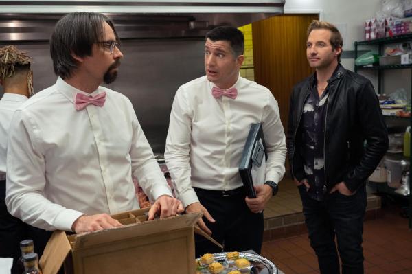 Bild 1 von 5: (v.l.n.r.) Roman DeBeers (Martin Starr); Ron Donald (Ken Marino); Kyle Bradway (Ryan Hansen)