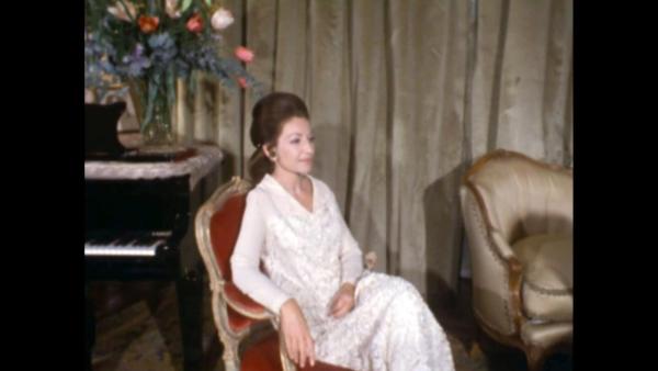 Bild 1 von 16: Im Bild: Maria Callas in ihrer Wohnung.
