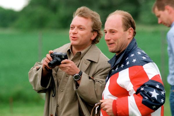 Bild 1 von 4: Im Bild (v.li.): Reinhard Nowak (Reini Pospischil), Roland Düringer (Joschi Täubler).