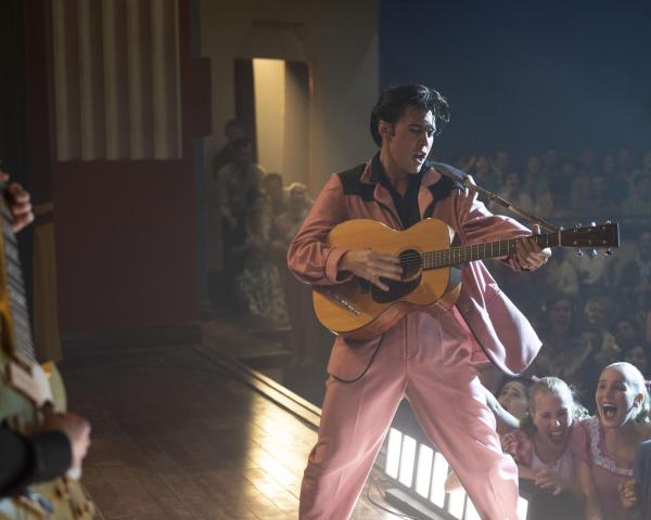 Bild 1 von 8: Elvis Presley (Austin Butler)