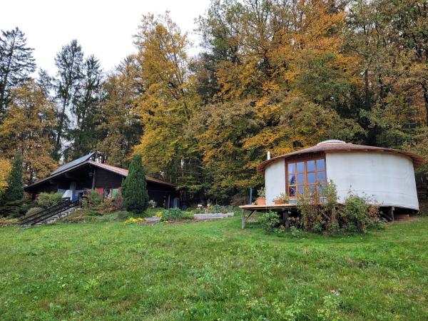 Bild 1 von 1: Jurte im Bayerischen Wald.