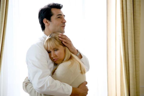 Bild 1 von 9: Im Bild: Erol Sander (Daniel Guth), Anica Dobra (Miriam Berghoff).