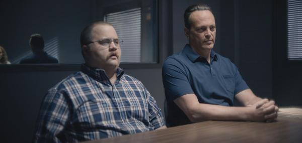 Bild 1 von 4: Ken (Paul Walter Hauser, l.); Simon Kilmurry (Vince Vaugn, r.)