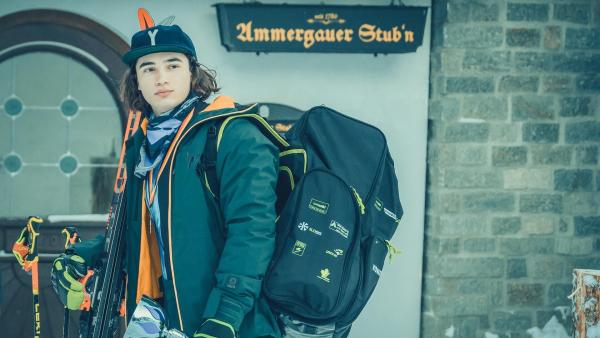 Bild 1 von 1: Im Bild: Moritz Uhl (Georg Stoiber).