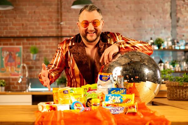 Bild 1 von 11: Die wilden 70er: Cefrisch, Buchstabensuppe, Hubba Bubba und Nippon. Was in den Klassikern wirklich steckt, verrät Sebastian Lege.