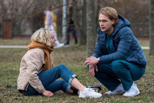 Bild 1 von 7: Helmi Rantala (Runa Schymanski, l.); Mikko Rantala (Luan Gummich, r.)