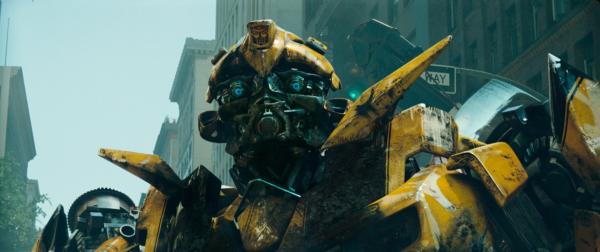 Bild 1 von 13: Die Autobots und Decepticons sind auf der Suche nach einem geheimnisvollen Würfel, der den entscheidenden Ausschlag im endgültigen Kampf Gut gegen Böse geben soll ...