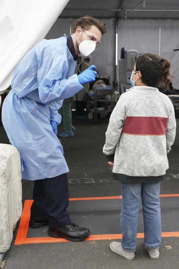 Bild 1 von 19: Jack Gibson (Grey Damon, l.); Marcus (Ansel Sluyter-Obidos, r.)