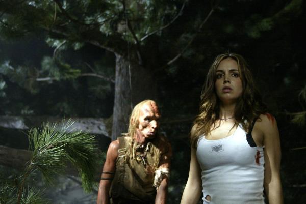 Bild 1 von 5: Three Finger (Julian Richings, l.); Jessie Burlingame (Eliza Dushku, r.)
