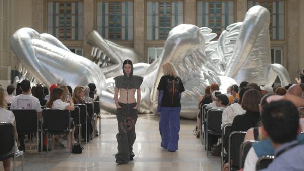 Bild 1 von 4: Modenschau zwischen Retro und Moderne auf der Berliner Fashion Week.