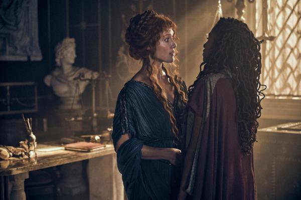 Bild 1 von 7: Antonia (Gabriella Pession, l.); Cala (Sara Martins, r.)