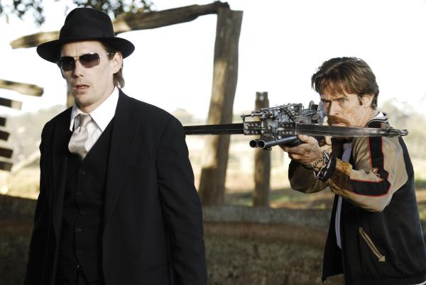 Bild 1 von 2: Edward Dalton (Ethan Hawke, l.); Lionel \