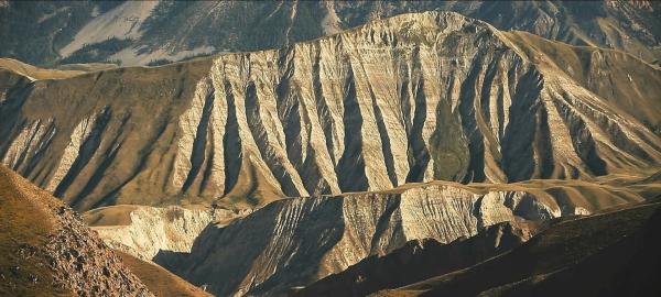 Bild 1 von 5: Kirgisistan -- ein Land der Berge und Steppen, ein Land der Nomaden. Die Kirgisen sind ein Turkvolk, der Name bedeutet \