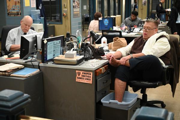 Bild 1 von 14: Hitchcock (Dirk Blocker, l.); Scully (Joel McKinnon, r.)