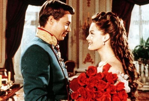Bild 1 von 2: Im Bild: Karlheinz Böhm (Franz Joseph), Romy Schneider (Sissi).
