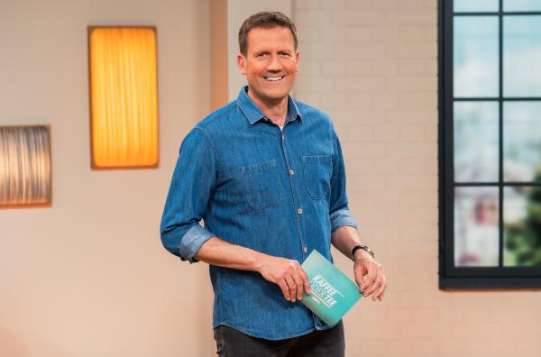 Bild 1 von 2: Das tägliche Servicemagazin des SWR Fernsehens bietet Wissenswertes aller Sparten.  Moderator Jens Hübschen präsentiert Gesundheitstipps, Rezepte, Ratschläge, Freizeitanregungen und Unterhaltung.