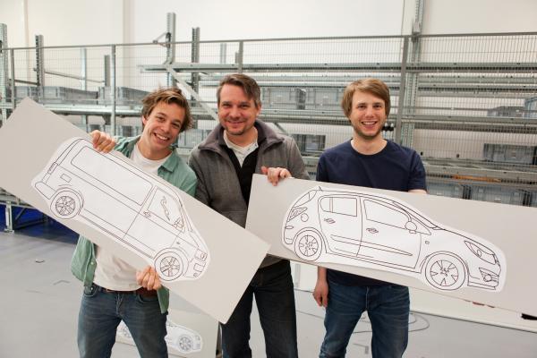 Bild 1 von 3: Checker Tobi (links) am Fraunhoferinstitut in Dortmund.