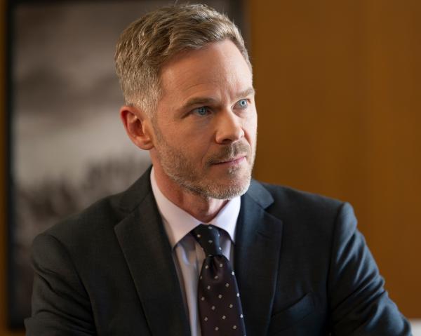 Bild 1 von 4: Wesley Evers (Shawn Ashmore) ist wieder zur Staatsanwaltschaft zurückgekehrt. Dort bereiten sich alle auf die Wahl des neuen Bezirksstaatsanwalt vor. Besonders Sean Del Monte hofft auf Wesleys Stimme.