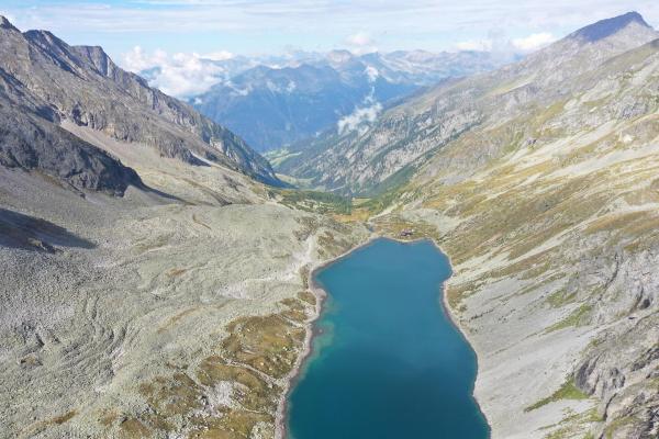Bild 1 von 9: Im Bild: Der Dösener See bei Mallnitz mit dem Arthur-von-Schmidhaus.