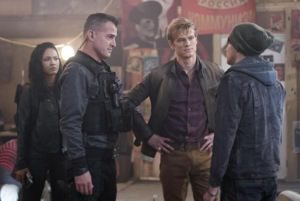 Bild 1 von 12: (v.l.n.r.) Riley Davis (Tristin Mays); Jack Dalton (George Eads); Angus MacGyver (Lucas Till)