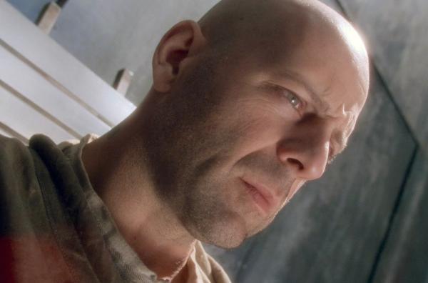 Bild 1 von 5: Bruce Willis als James Cole im Science-Fiction-Film ?12 Monkeys? von Terry Gilliam aus dem Jahr 1995