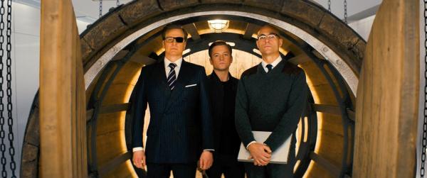Bild 1 von 13: (v.l.n.r.) Harry Hart (Colin Firth); Eggsy (Taron Egerton); Merlin (Mark Strong)