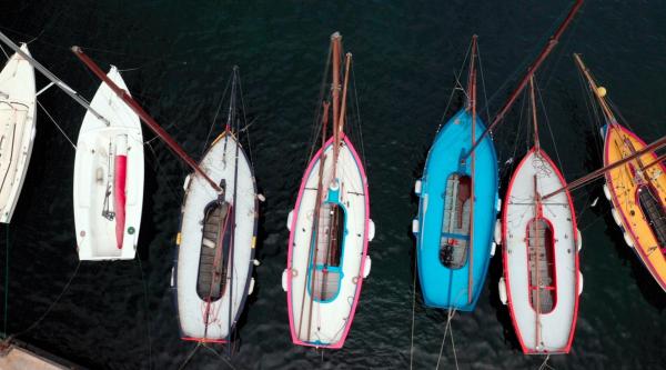 Bild 1 von 6: Im Hafen von Pantelleria liegen die typischen Boote der Insel, die Lance Pantesca.