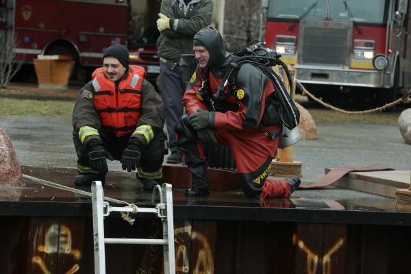 Bild 1 von 4: (l-r) Yuri Sardarov as Otis, Randy Flagler as Capp -- (Photo by: Elizabeth Morris/NBC)