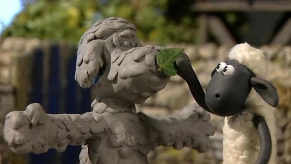 Bild 1 von 6: Diese Figur sieht doch aus wie Bitzer. Noch eine kleine Dekoration auf die Nase  - und fertig!