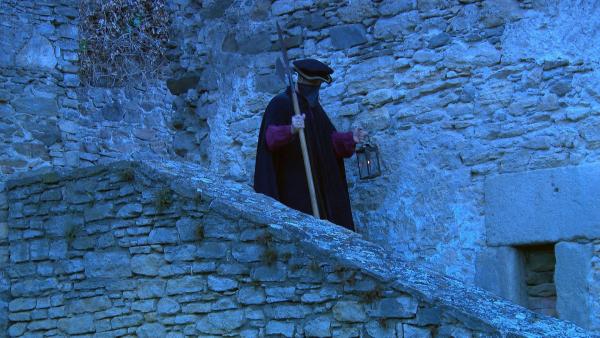 Bild 1 von 5: Im Bild: In Eggenburg führt ein Nachtwächter an der Stadtmauer entlang, wie zu Zeiten des berüchtigten Räuberhauptmann Grasl.