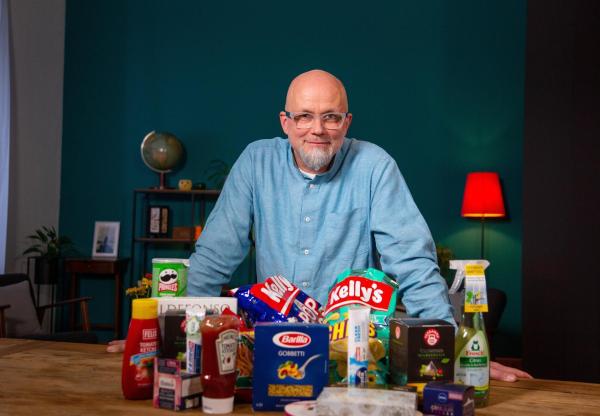 Bild 1 von 7: Im Bild: Martin Apolin mit diversen Produkten.