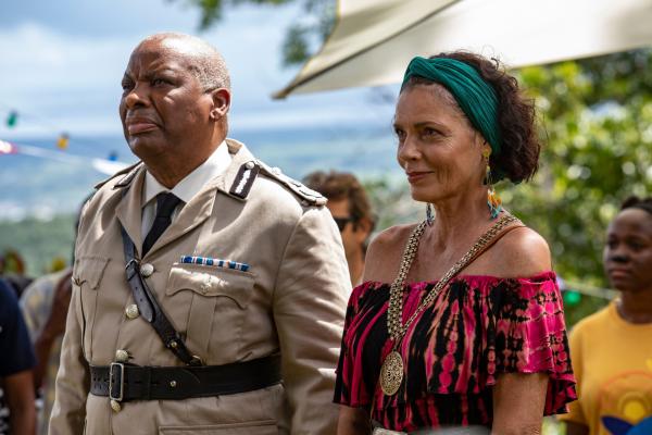 Bild 1 von 3: Commissioner Selwyn Patterson (Don Warrington) und Catherine Bordey (Elizabeth Bourgine) nehmen an einer Benefizveranstaltung für ein Kinderheim teil, die jedoch unerwartet tragisch endet.
