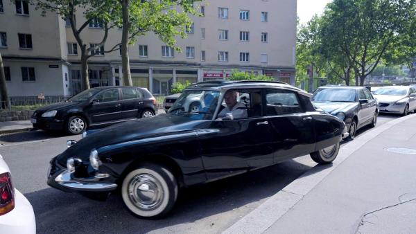 Bild 1 von 11: Im Bild: Harald Schmidt und Michael Niavarani  beim Einparken.