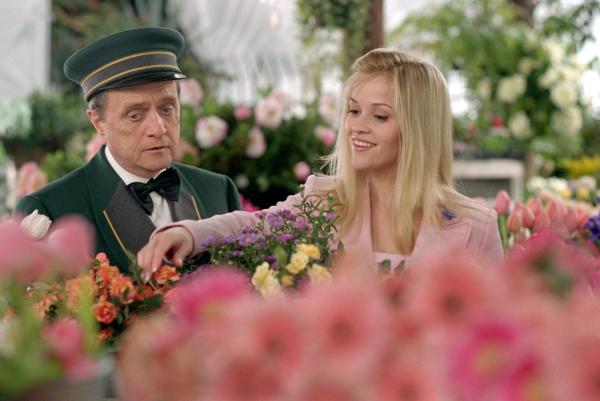 Bild 1 von 7: Sid Post (Bob Newhart, l.); Elle Woods (Reese Witherspoon, r.)