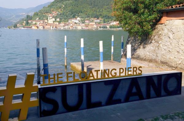 Bild 1 von 3: Der Verpackungskünstler Christo verwirklichte 2016 am Iseo-See sein Großprojekt ?The Floating Piers?\