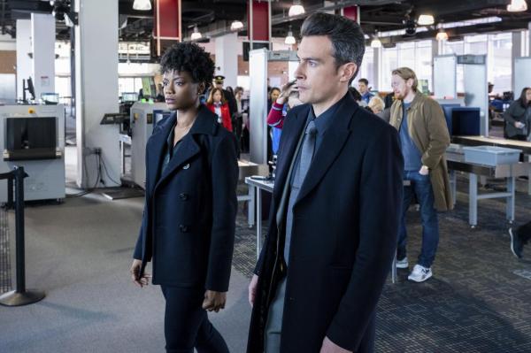 Bild 1 von 8: Special Agent Tiffany Wallace (Katherine Renee Turner, l.); Special Agent Stuart Scola (John Boyd, r.)