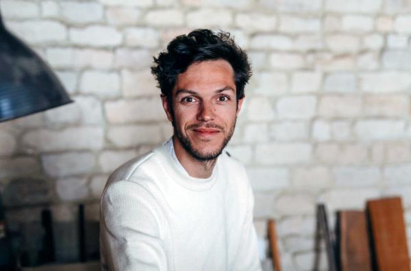 Bild 1 von 4: Raphaël Pichon ist Spezialist für dramaturgisch feine Programme: Mit historisch authentischen Instrumenten öffnet sein Ensemble Pygmalion mit Chor und Orchester ungeahnte Blickwinkel auf Mozarts Musik.