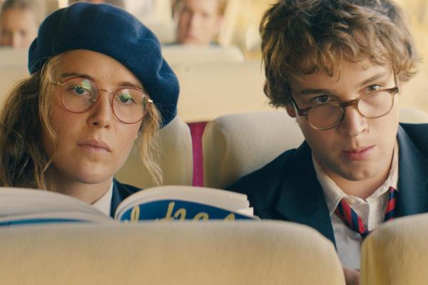 Bild 1 von 4: Natalie (Carla Juri, l.); Dominik (Leonard Scheicher, r.)