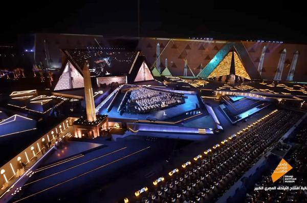 Bild 1 von 1: Spektakuläre Eröffnung des weltweit größten Archäologie-Museums in Ägypten: Das autoritär regierte Land nutzt das globale Interesse an der Pharaonenzeit zur Demonstration seiner Stärke.