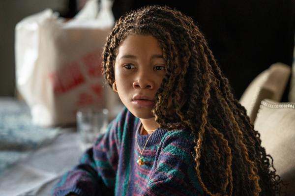 Bild 1 von 4: June (Storm Reid) gerät ob ihrer Ermittlungen schließlich selbst in Lebensgefahr.