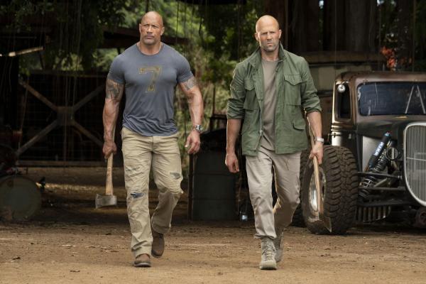 Bild 1 von 10: Hobbs (Dwayne Johnson, l.); Shaw (Jason Statham, r.)